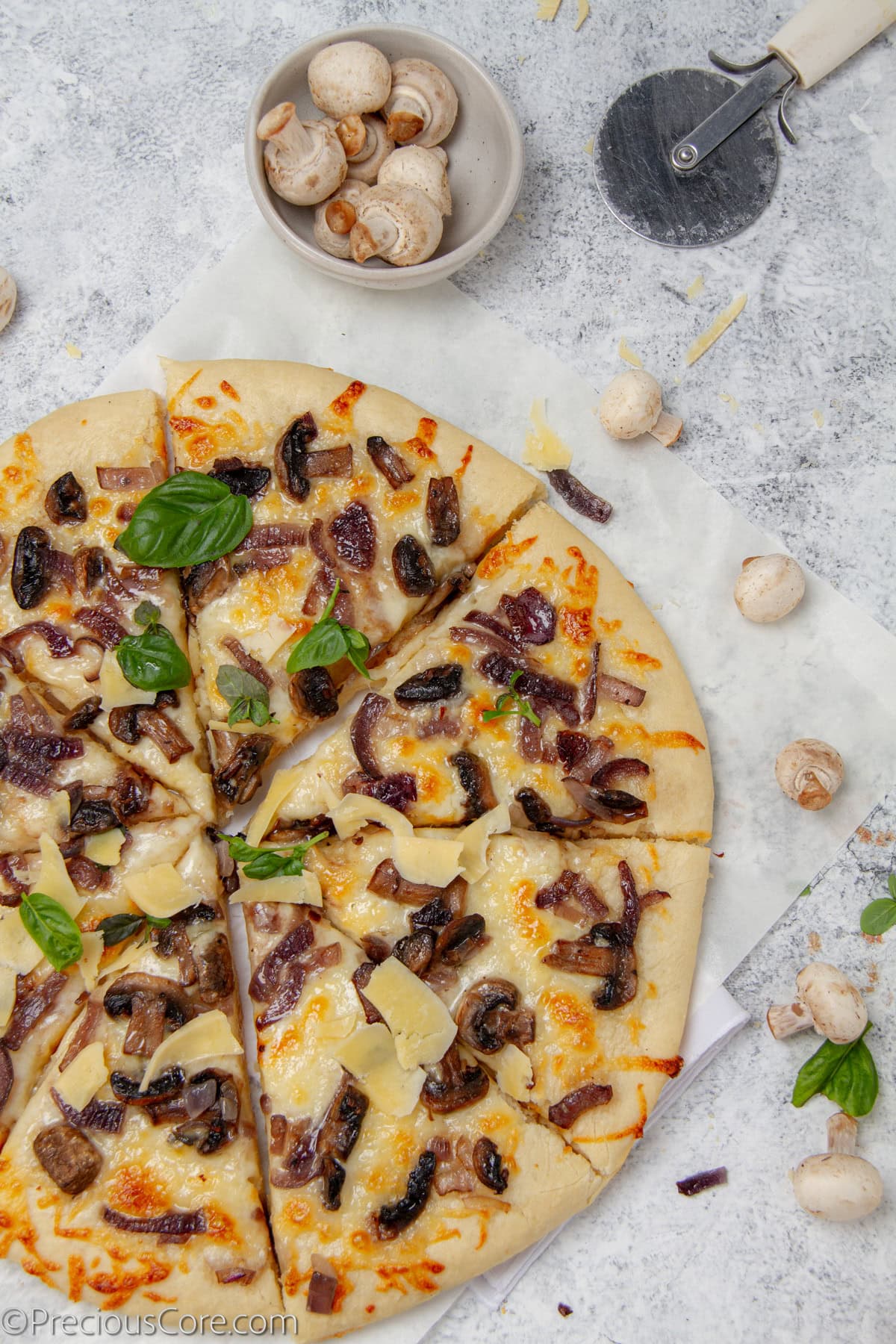 Baked mushroom pizza.