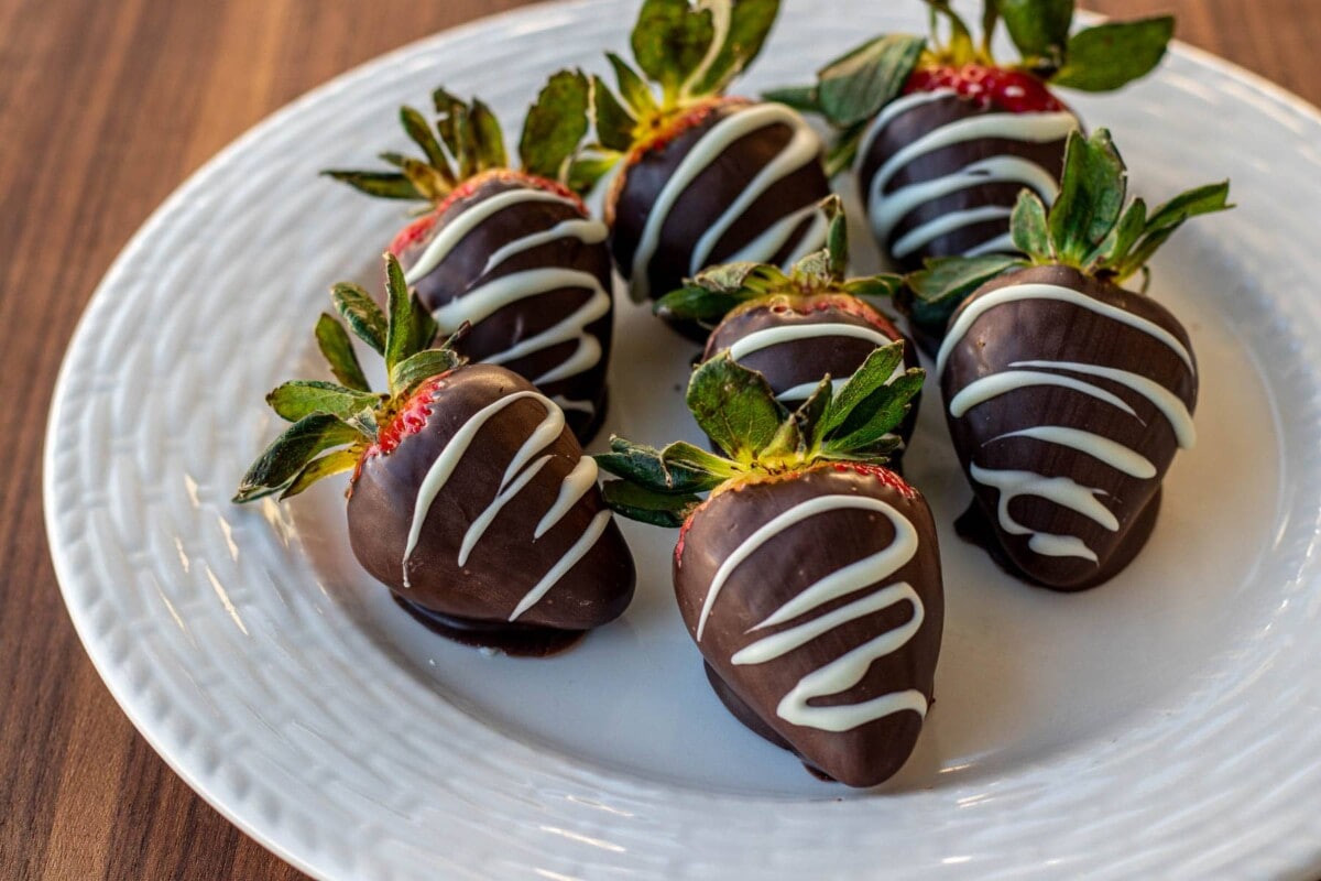 Easy Chocolate Covered Strawberries | Precious Core