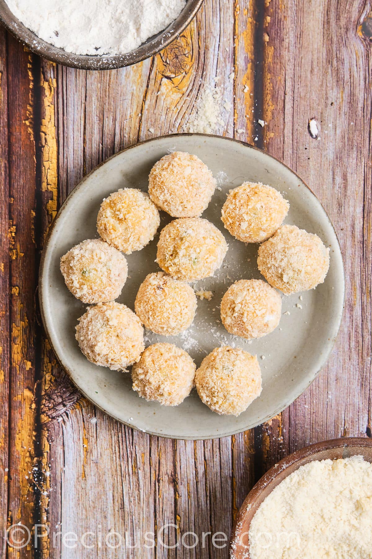 Completed coated potato cheese balls.