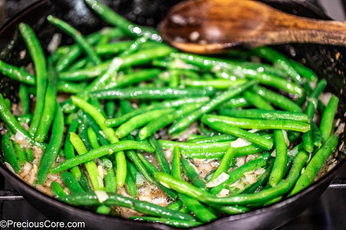 Green beans added to skillet.